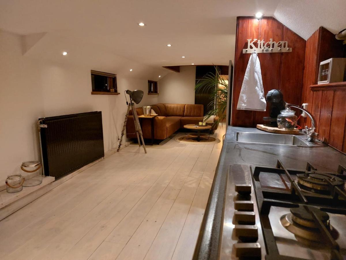Het Waterhotel Heerenveen Luaran gambar